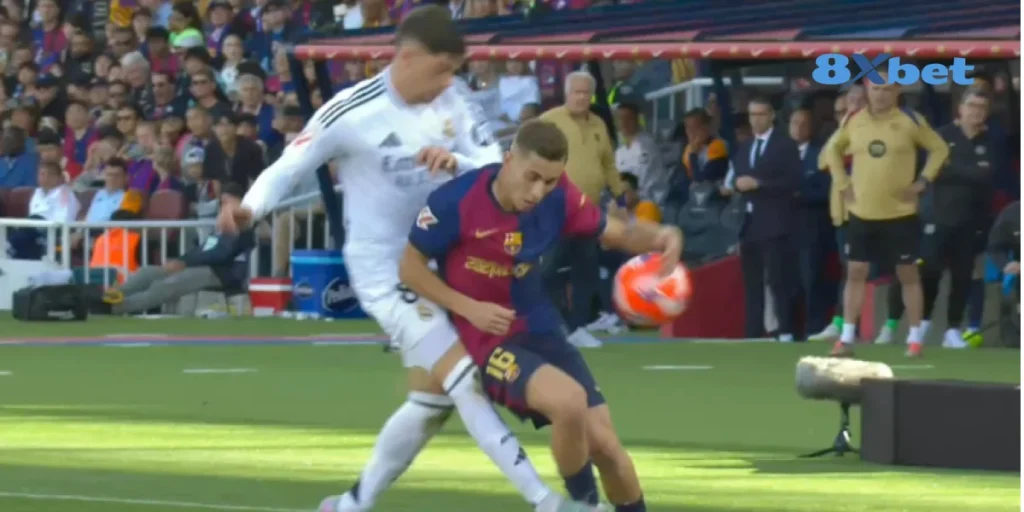 8xbet: Barcelona thắng Real Madrid 4-3, chạm tay vào ngôi vương La Liga